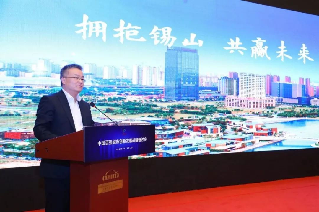 无锡市锡山区委常委，锡东新城商务区党工委副书记、管委会副主任章金伟